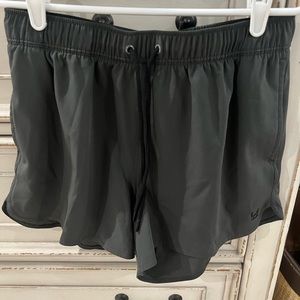 HUK WOMENS PURSUIT VOLLEY SHORT, NWOT